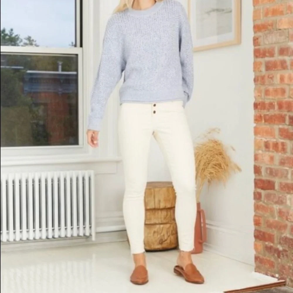 Universal Thread / NWT/ Cropped  Sweater/ XS